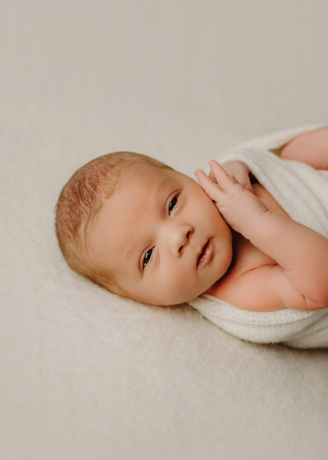 Minimalistische Babyfotografie in Bitterfeld, Dessau, Wittenberg, Halle Saale, Professionelles Baby-Fotoshooting