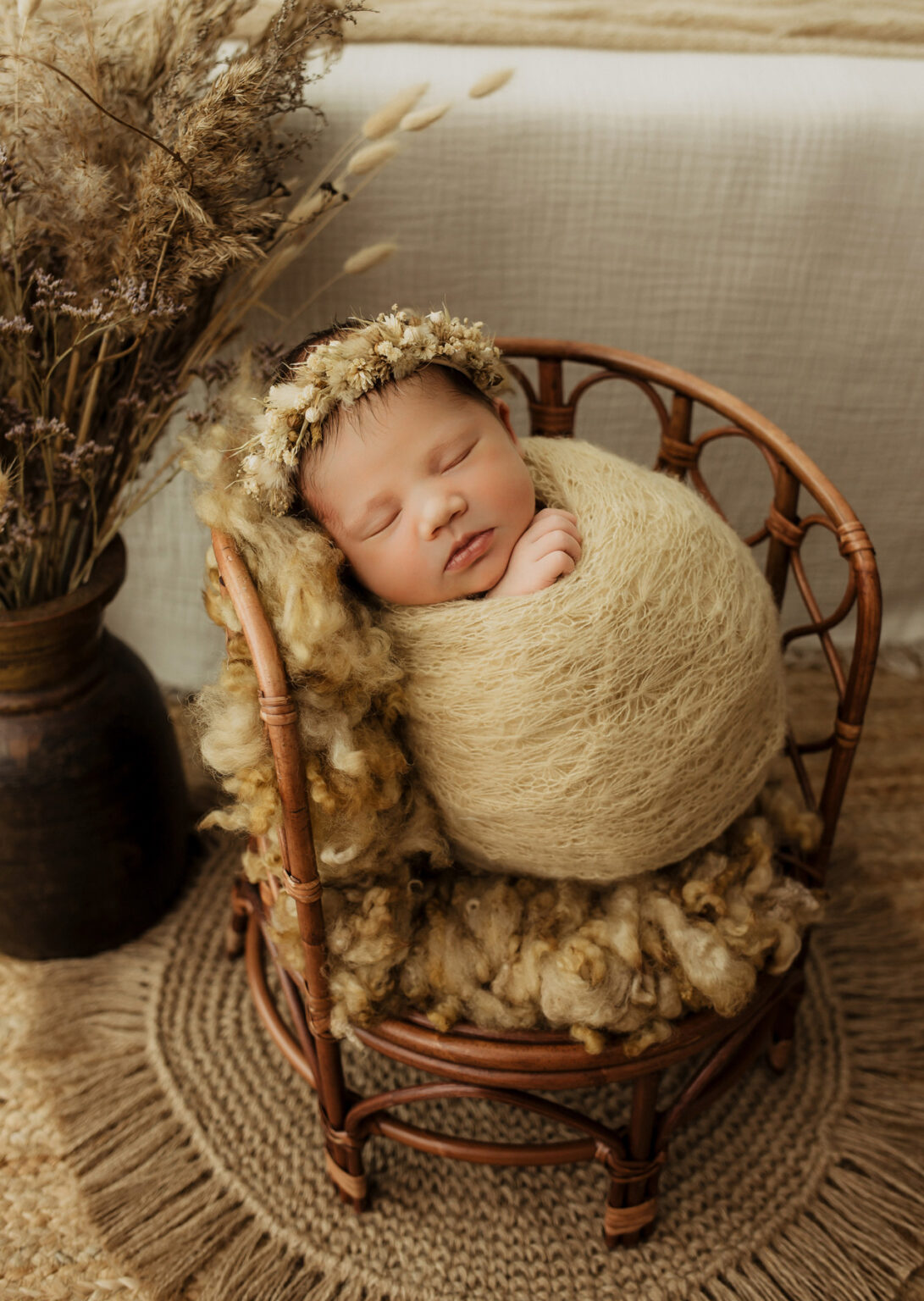 Halle Saale Babyfotograf, Neugeborenes Baby kreativ fotografiert von Nina Popp