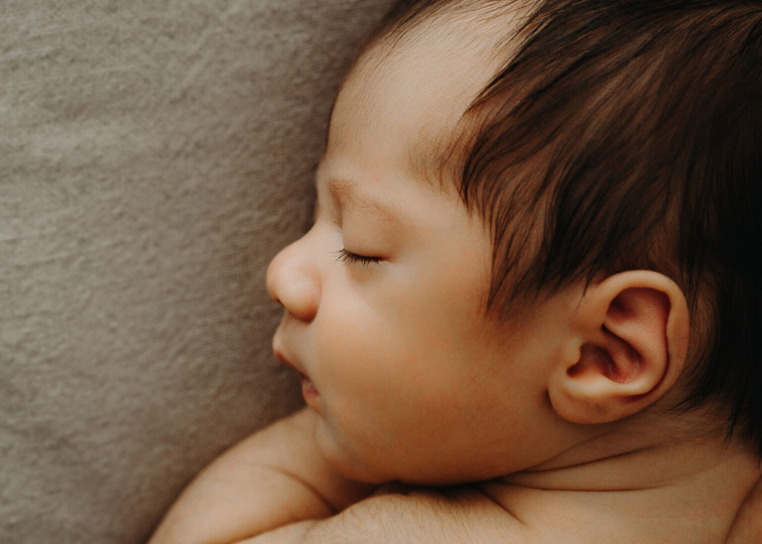 Dessau Babyfotografie, Detailfoto Gesicht neugeborenes Baby