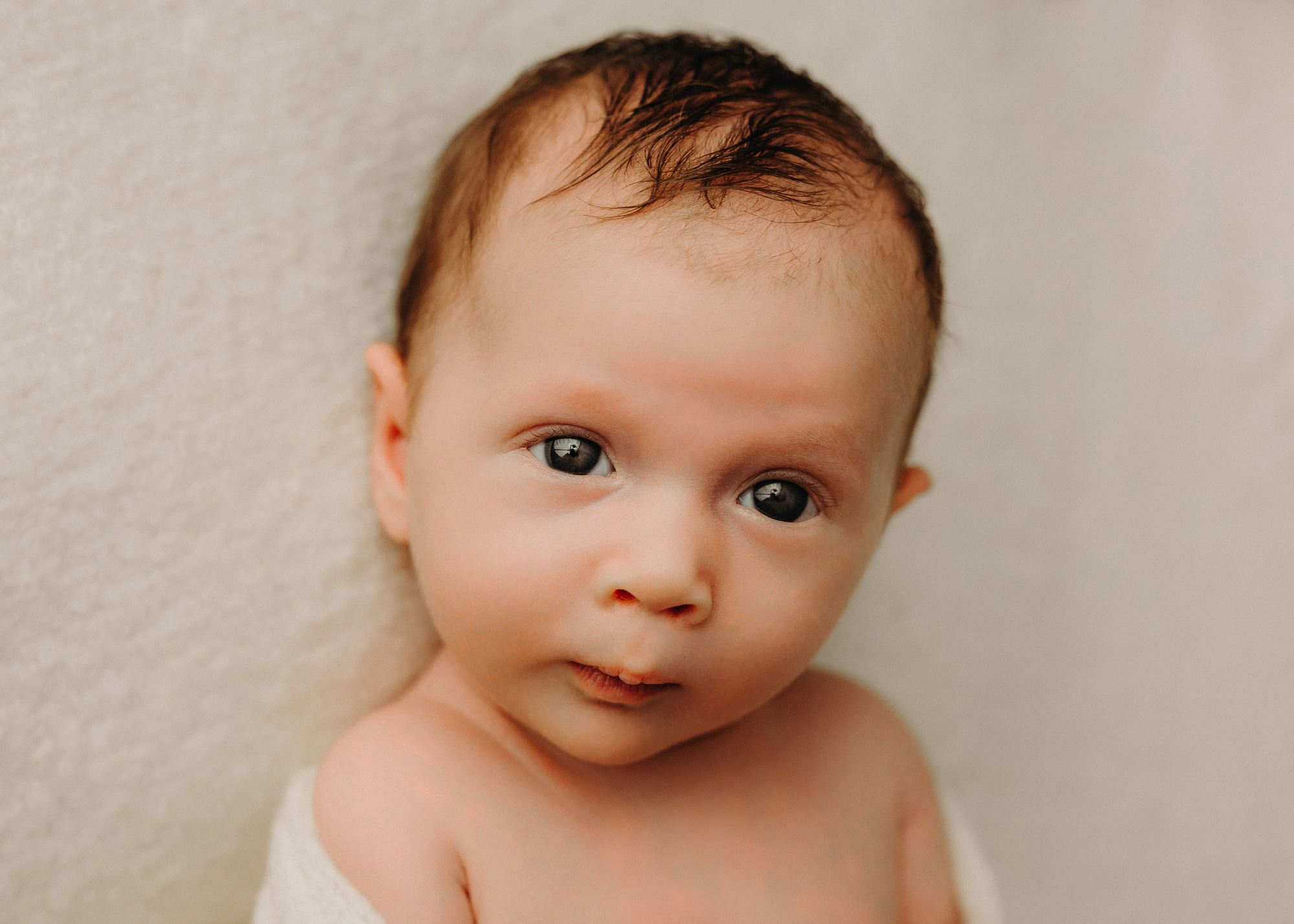Minimalistische Babyfotografie in Bitterfeld, Dessau, Wittenberg, Halle Saale, Professionelles Baby-Fotoshooting
