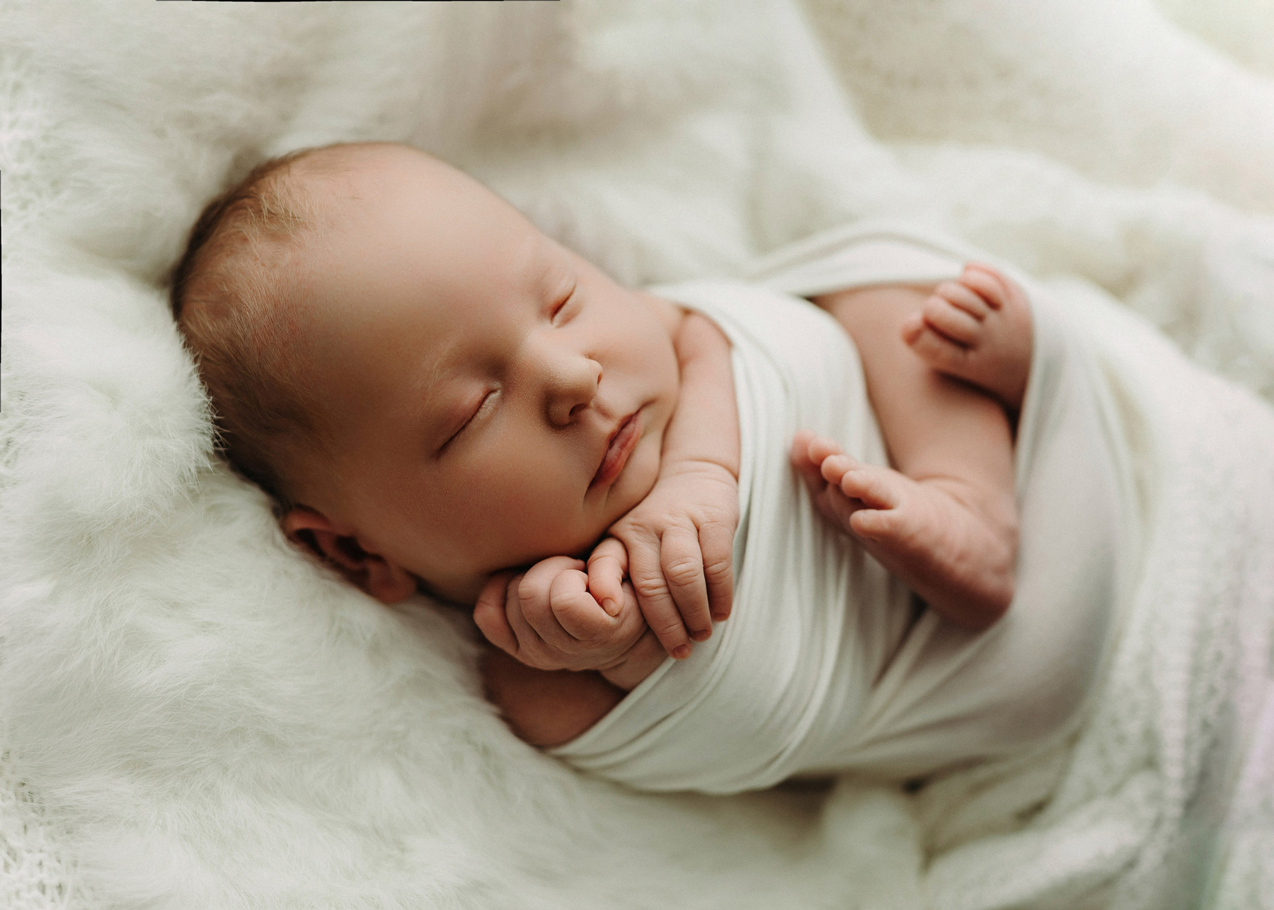 Minimalistische Babyfotografie in Bitterfeld, Dessau, Wittenberg, Halle Saale, Professionelles Baby-Fotoshooting