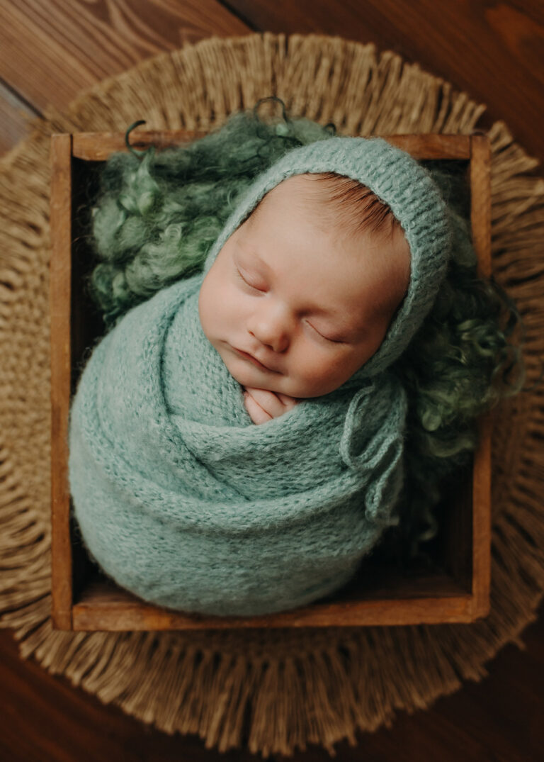 Babyfotografie Wurzen, Babyfotoshooting im Herzkorb