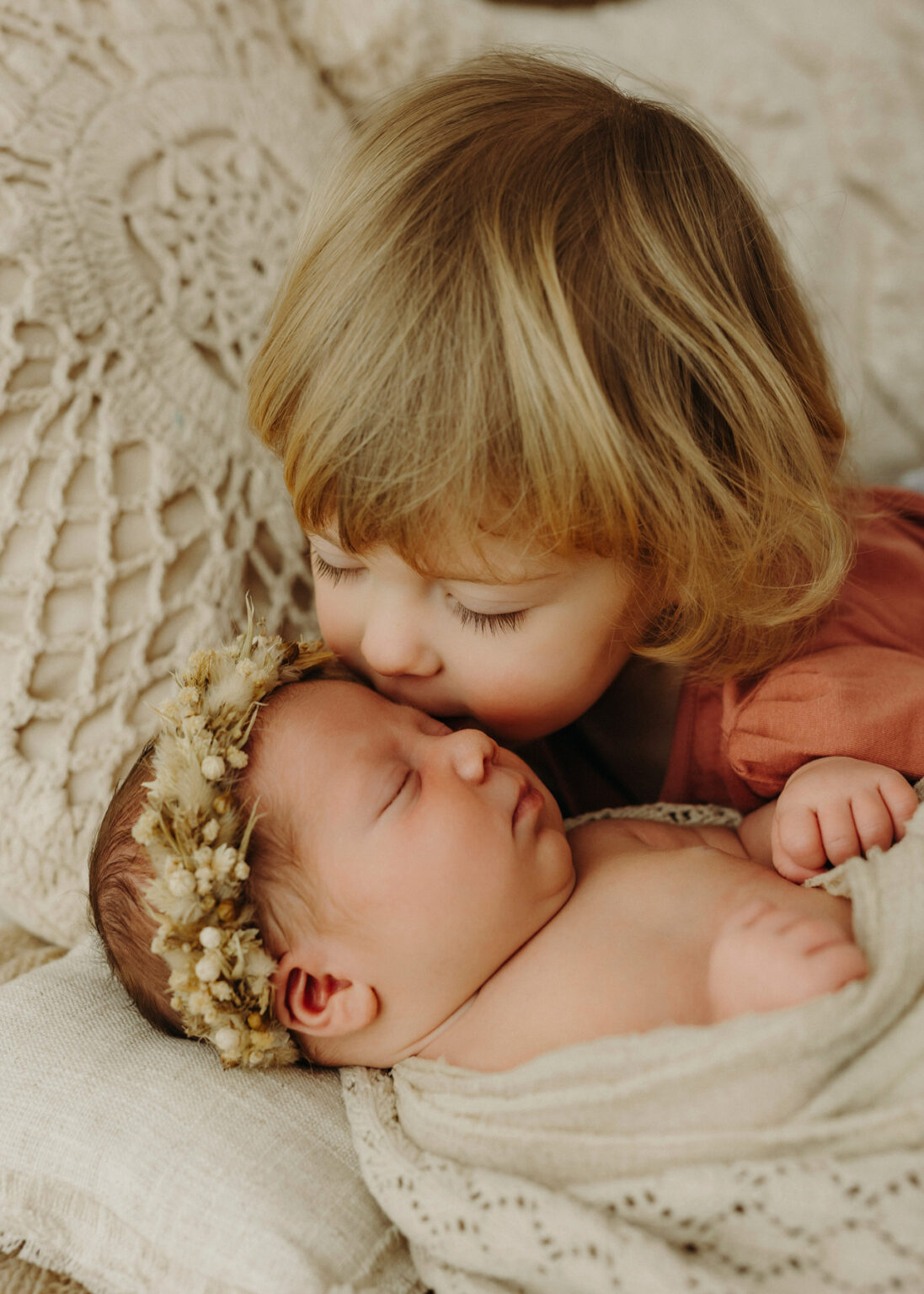 Halle Babyfotograf, Geschwister Fotoshooting mit Baby