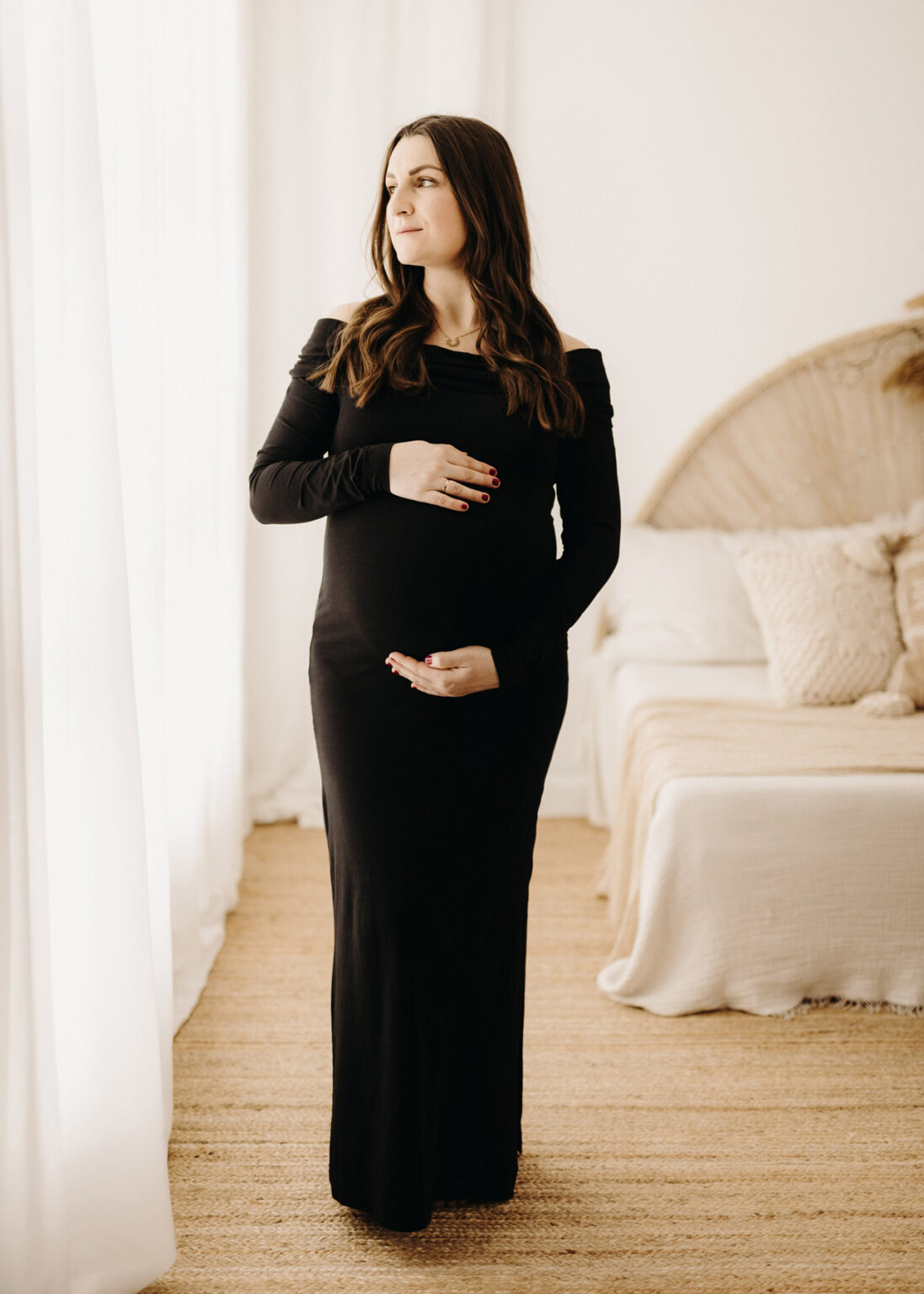 Schwangerschaftsfotos im Fotostudio – elegante Babybauchfotos