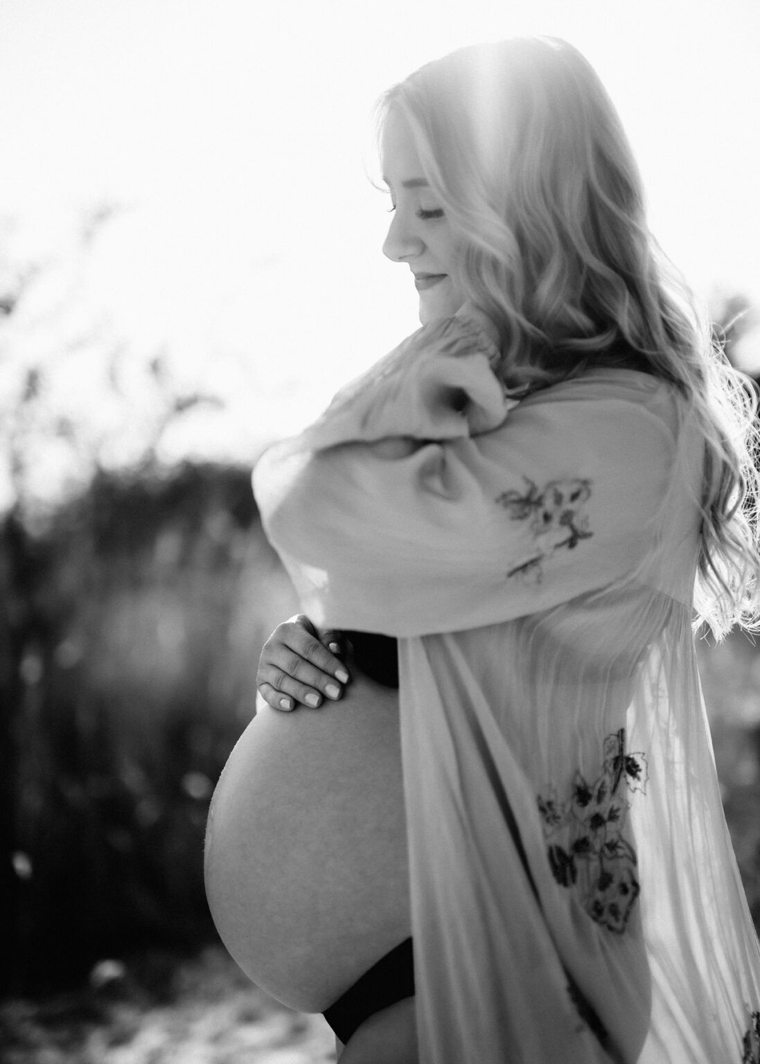 Fotoshooting Babybauch im Boho Stil am Strand – Fotograf in Bitterfeld, Halle Saale, Dessau, Wittenberg