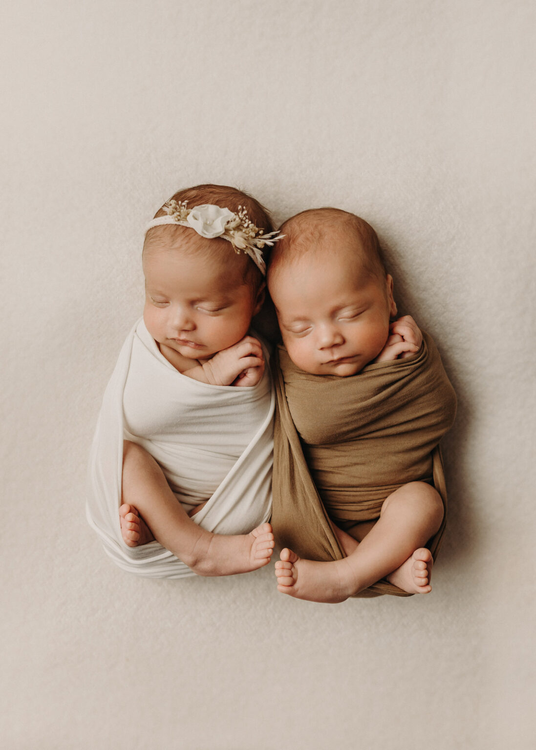 Babyfotoshooting Zwillinge in Halle, Leipzig, Dessau, Wittenberg, Bitterfeld. Babyfotograf für Zwillinge